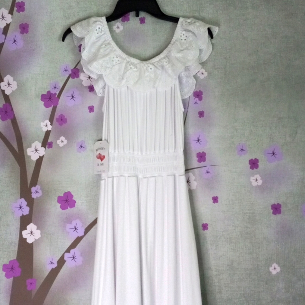 White dress long sleeveless ruffled collar and hem. New. S